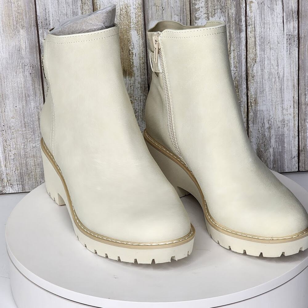NEW - Giani Bernini Women's Vedaa Memory Foam Wedge Booties - Size 7.5 - Picture 2 of 10
